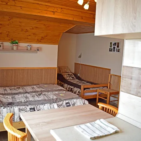 ゲストハウス Tuenderfatyol Vendeghaz