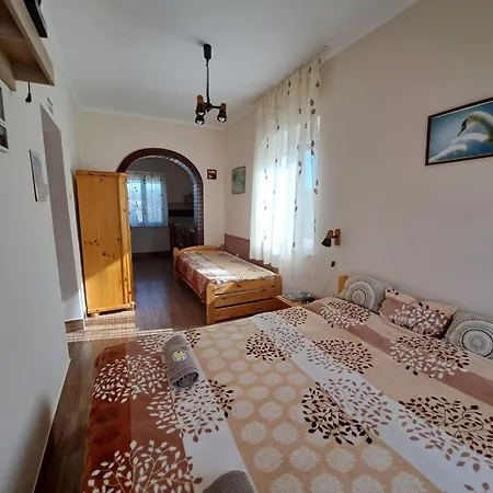 ゲストハウス Tuenderfatyol Vendeghaz