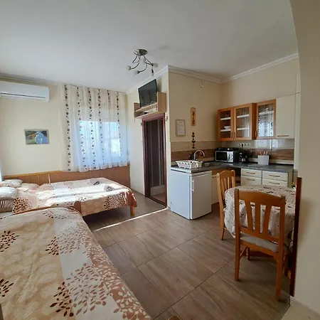 ゲストハウス Tuenderfatyol Vendeghaz 3*