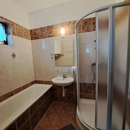 ゲストハウス Tuenderfatyol Vendeghaz Poroszló