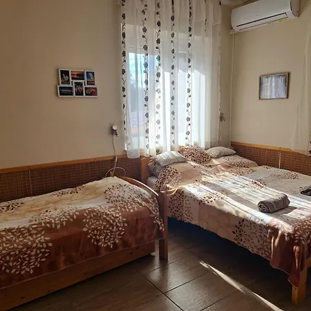 ゲストハウス Tuenderfatyol Vendeghaz