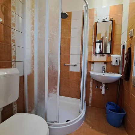 ゲストハウス Tuenderfatyol Vendeghaz 3*