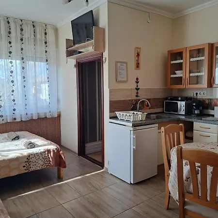 ゲストハウス Tuenderfatyol Vendeghaz 3*