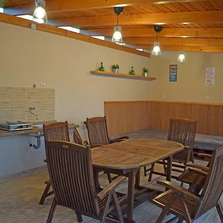 ゲストハウス Tuenderfatyol Vendeghaz