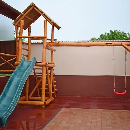 Tuenderfatyol Vendeghaz Поросло