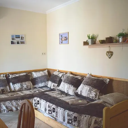 ゲストハウス Tuenderfatyol Vendeghaz